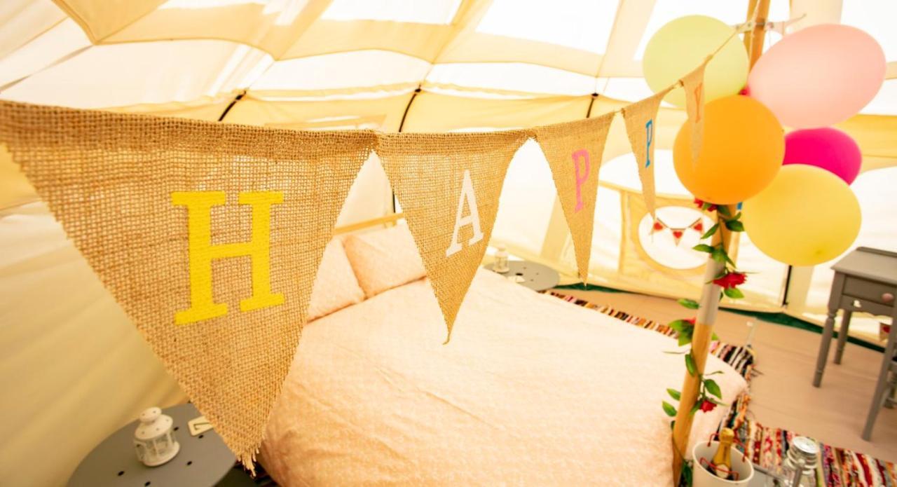Hotel Lloyds Meadow Glamping Chester Exterior foto
